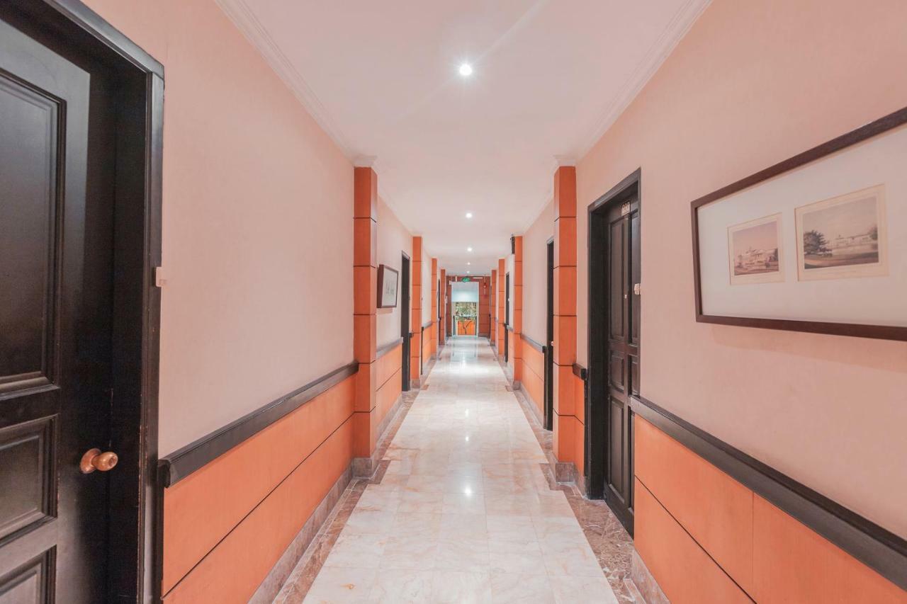 Capital O 534 Sriwijaya Hotel Jakarta Exterior photo