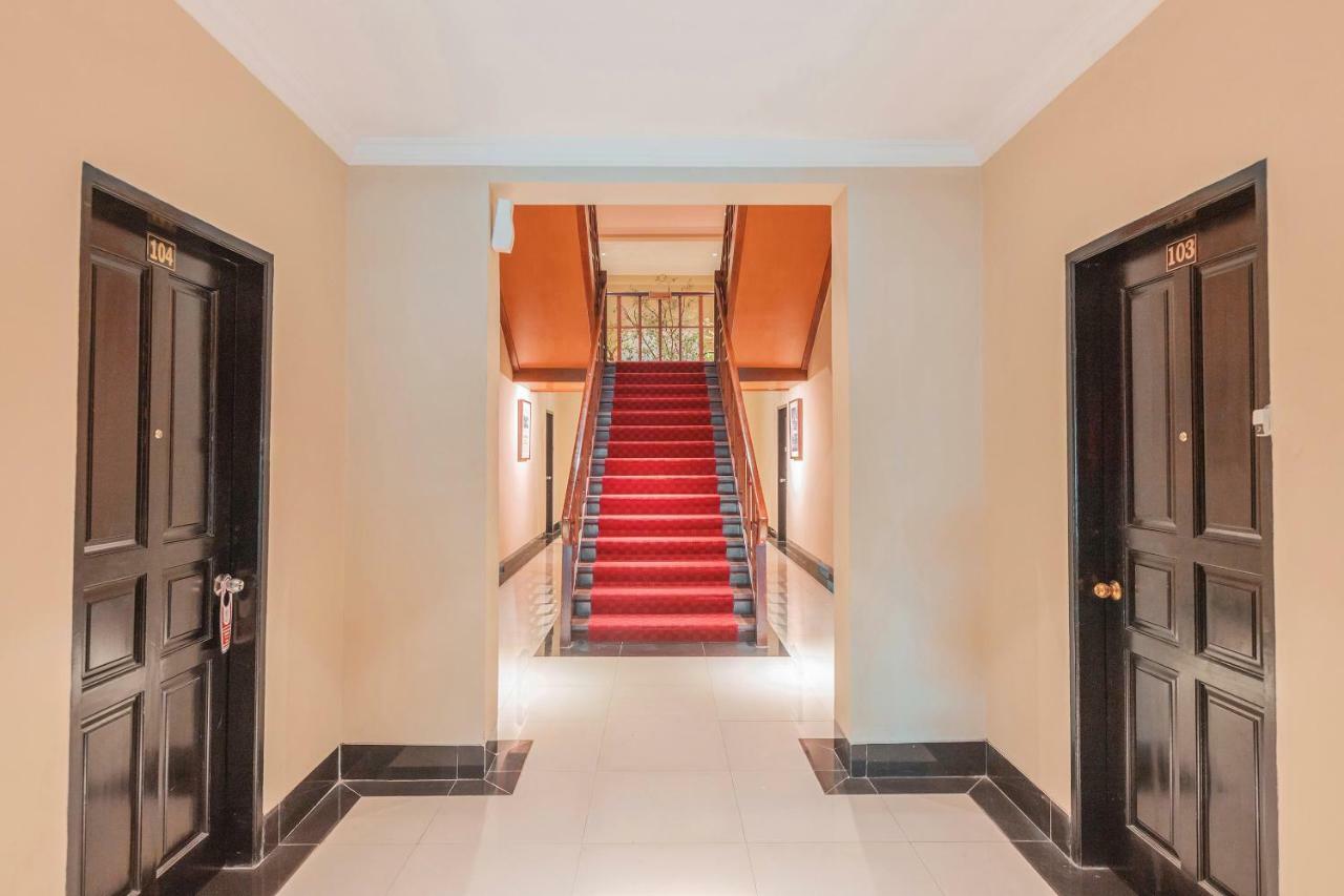 Capital O 534 Sriwijaya Hotel Jakarta Exterior photo