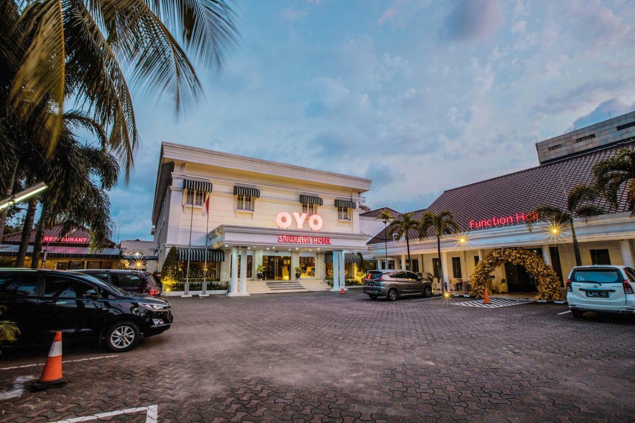 Capital O 534 Sriwijaya Hotel Jakarta Exterior photo