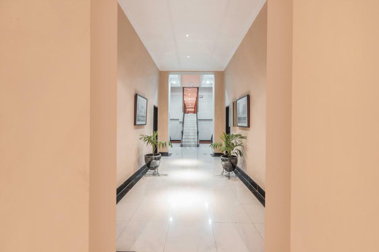 Capital O 534 Sriwijaya Hotel Jakarta Exterior photo